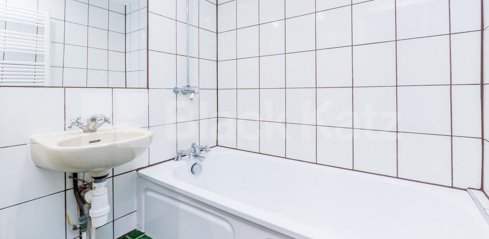 			SPACIOUS - GARDEN FLAT!, 1 Bedroom, 1 bath, 1 reception Flat			 Axminster Road, HOLLOWAY